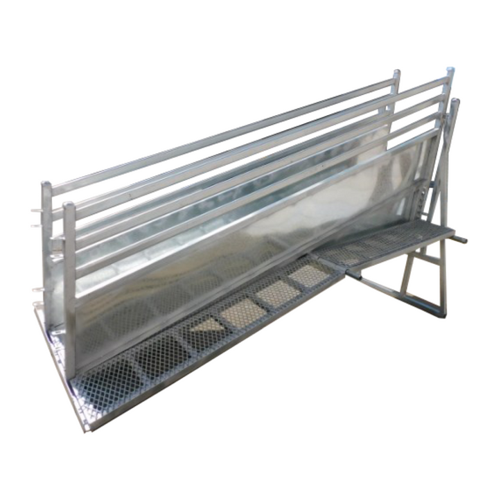 Adjustable sheep loading ramp used in farming